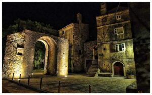 Senderos y caminos rurales en Cres