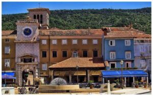 Faro en la isla de Cres, Croacia