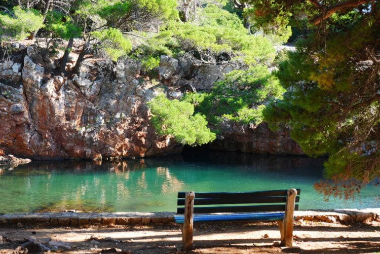 Vista panorámica de la isla de Lokrum desde Dubrovnik