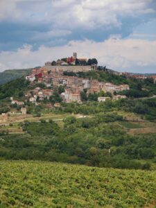 Restaurante tradicional en el centro de Motovun, Croacia
